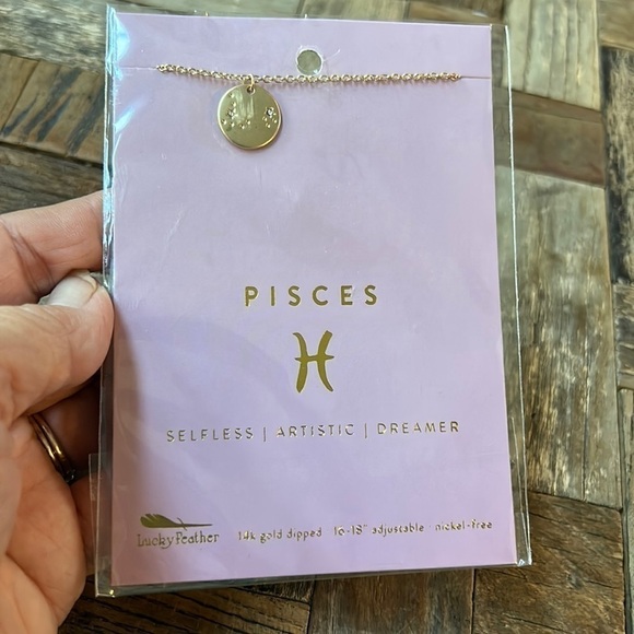 Pisces Zodiak Necklace Gold NEW - Picture 1 of 4